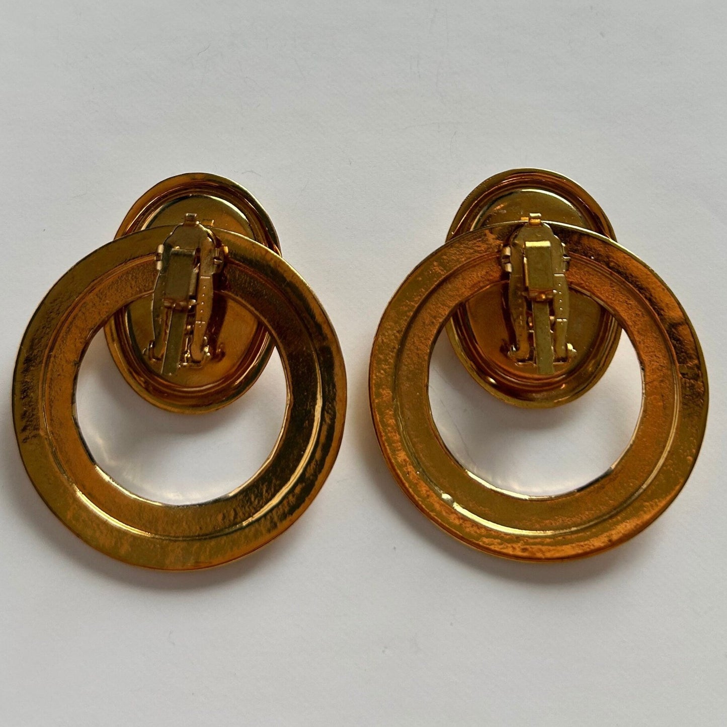 Vintage Alfred Sung clip on earrings white and gold