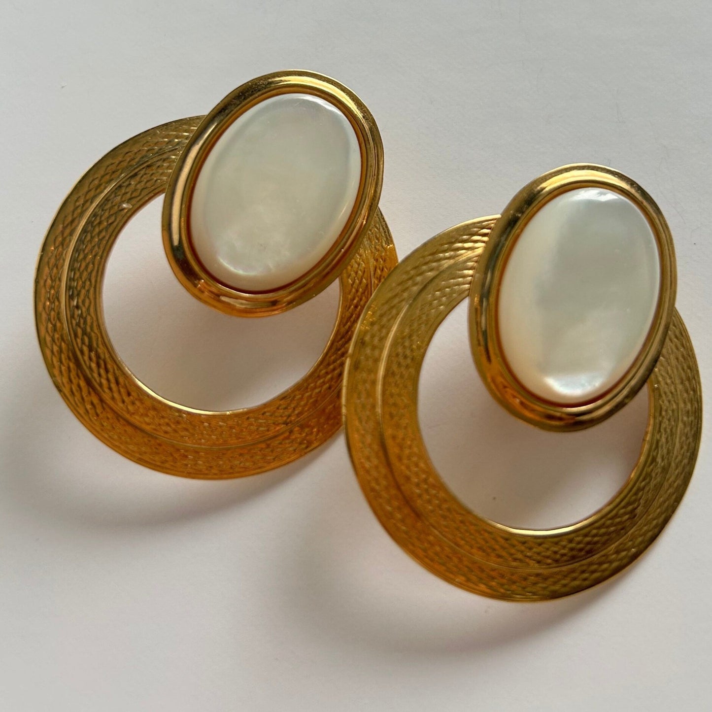 Vintage Alfred Sung clip on earrings white and gold