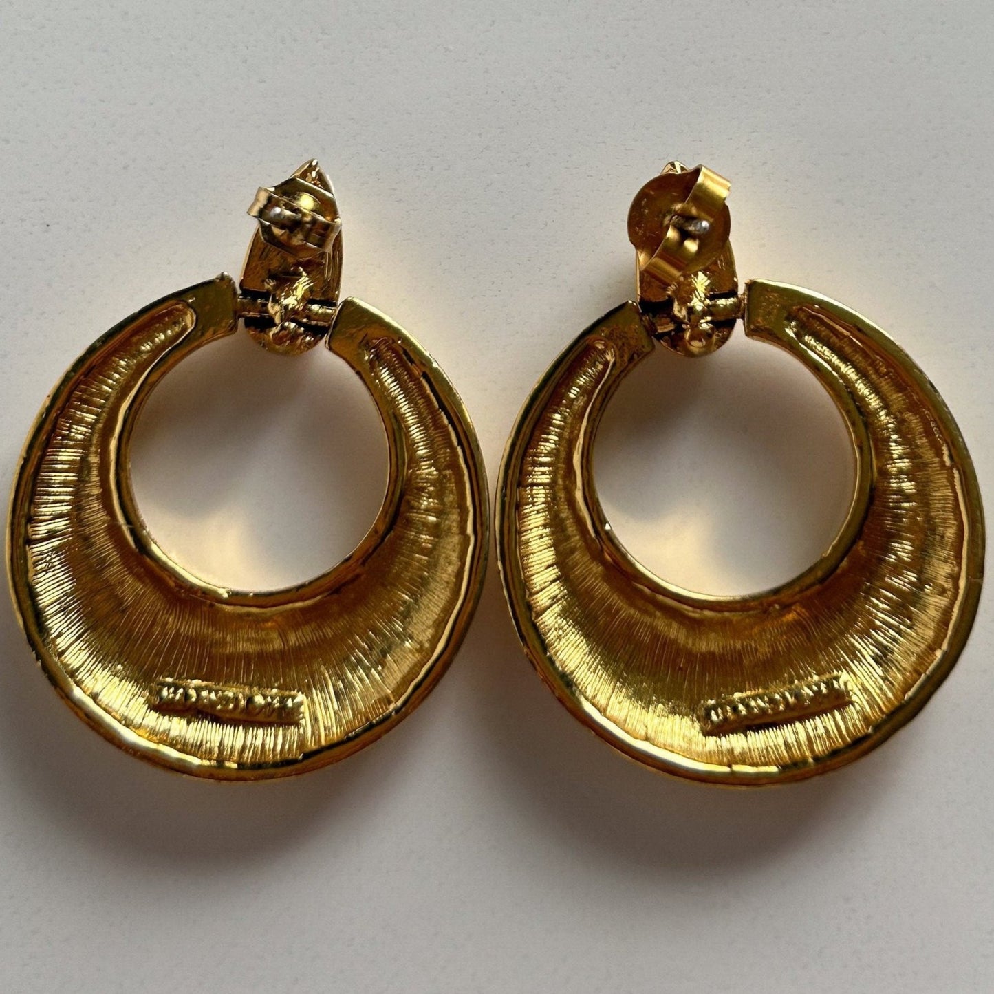 Vintage Richelieu gold clip on earrings
