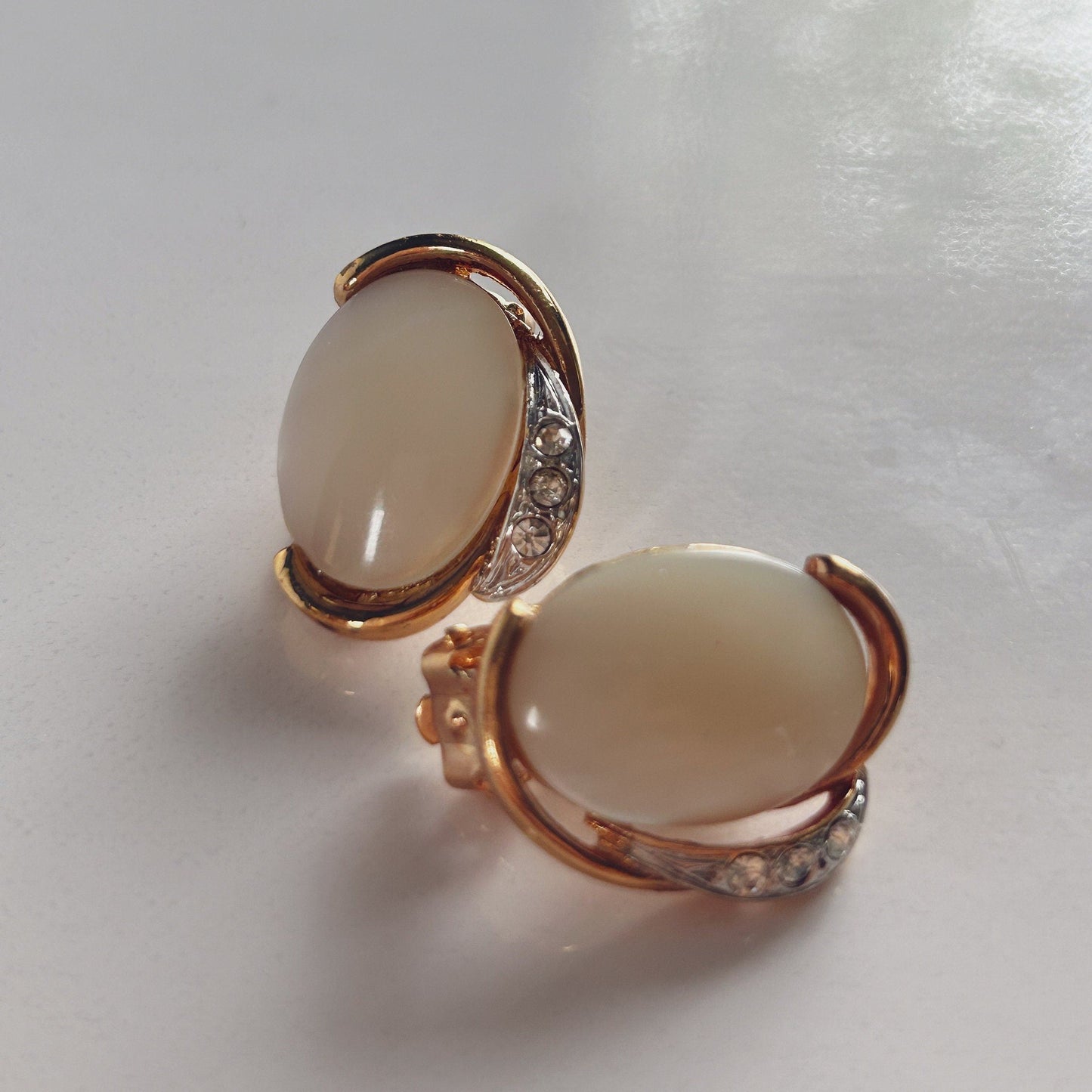 Vintage gold faux pearl and rhinestones clip on earrings