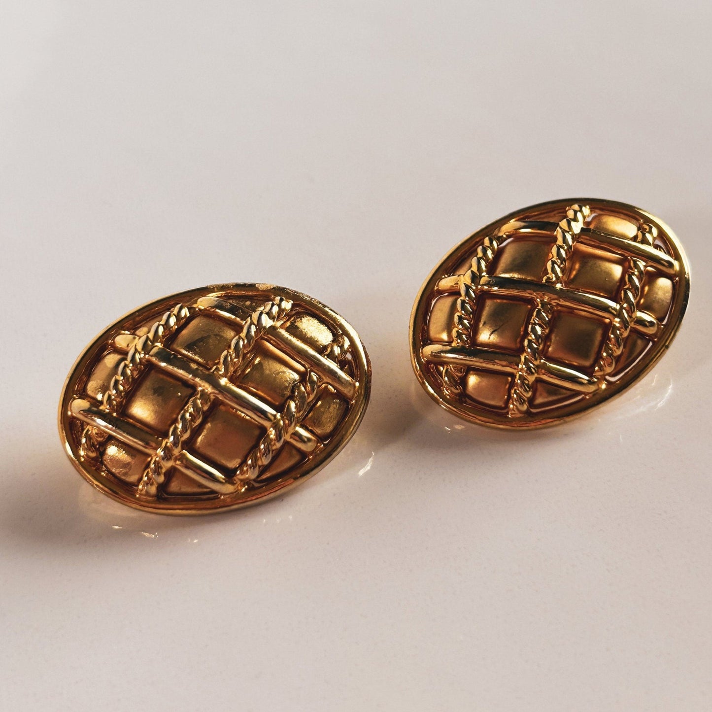 Vintage gold unsigned clip on earrings