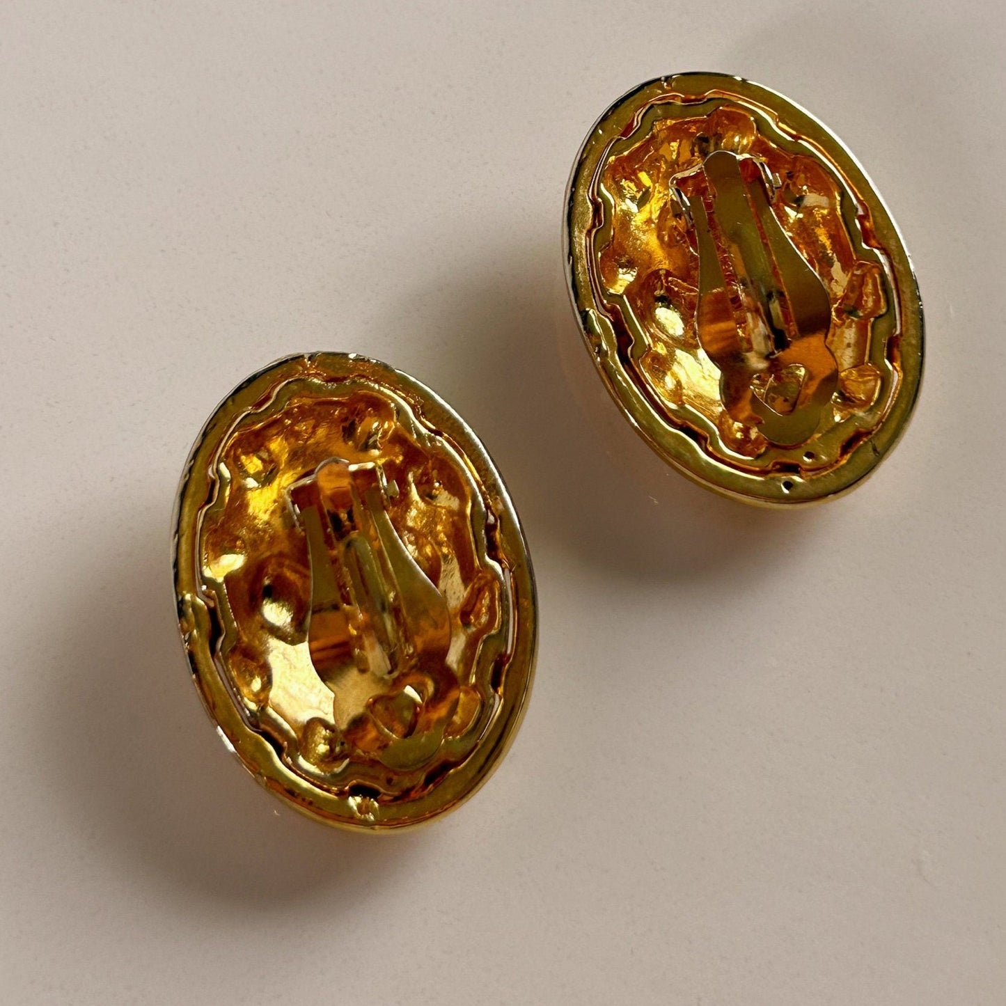 Vintage gold unsigned clip on earrings