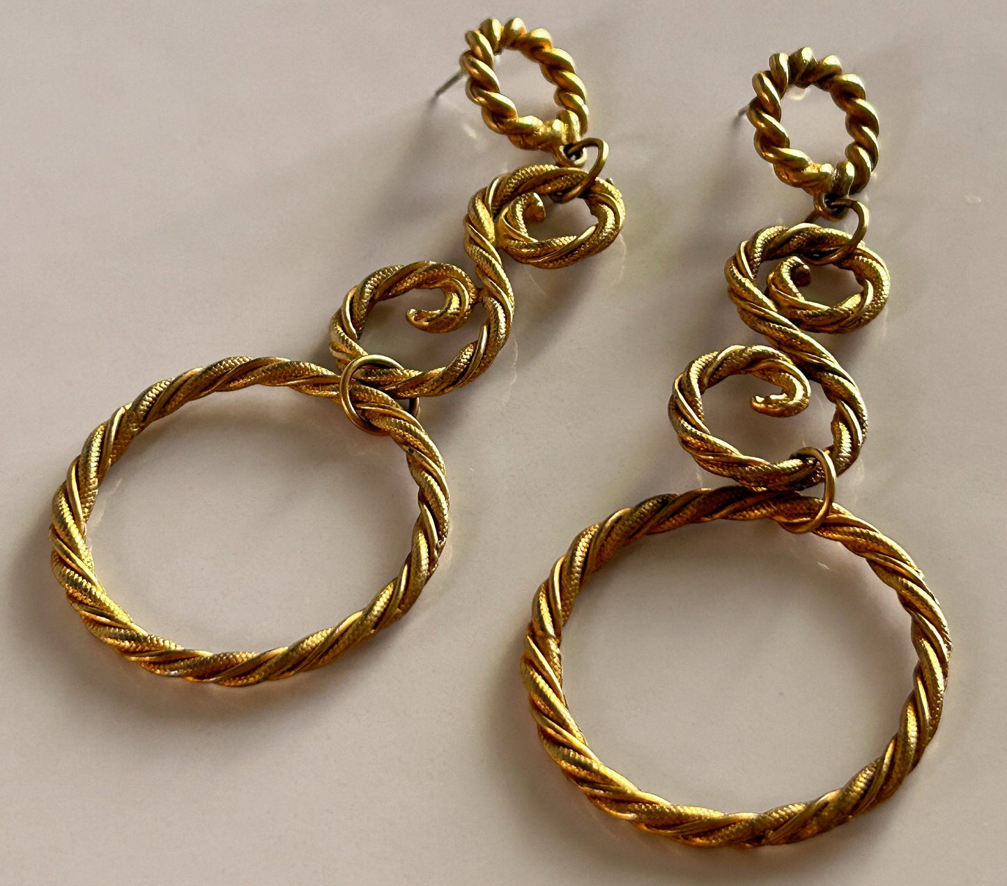 Vintage dangling gold earrings