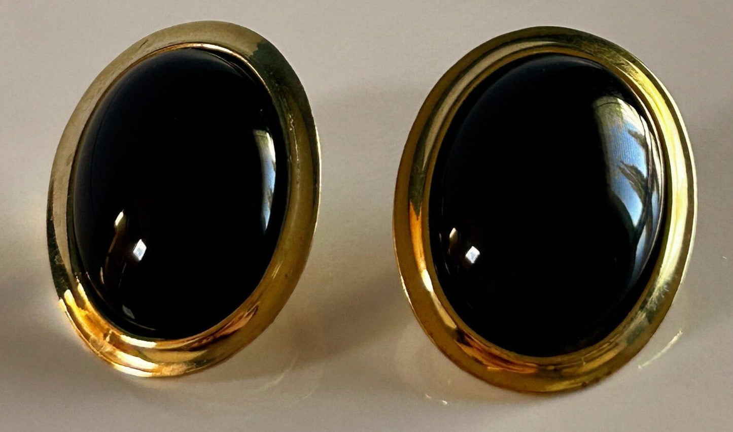 Vintage black and gold pierced earring
