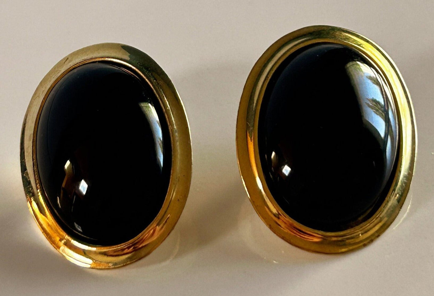 Vintage black and gold pierced earring