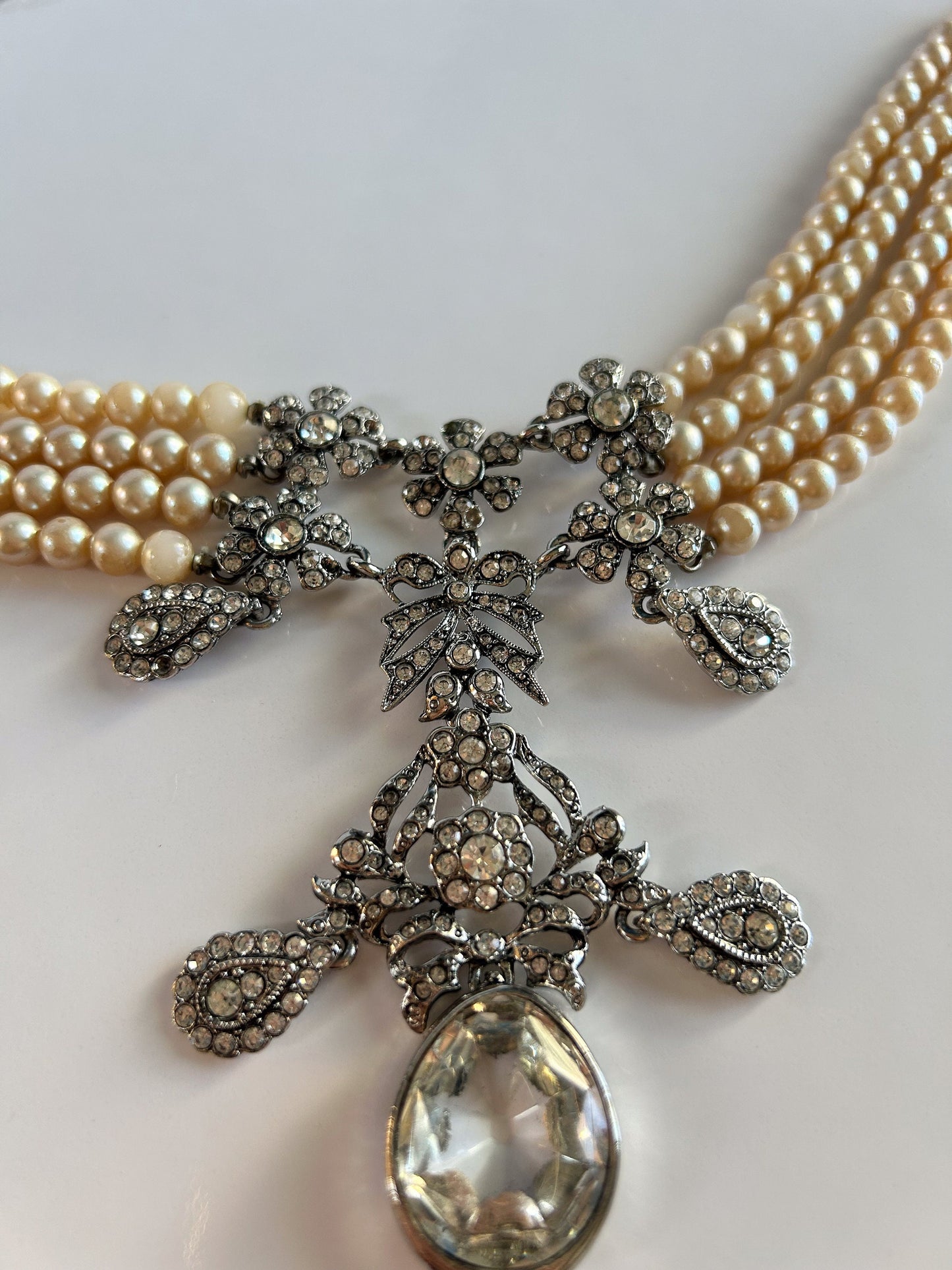Vintage pearl chocker