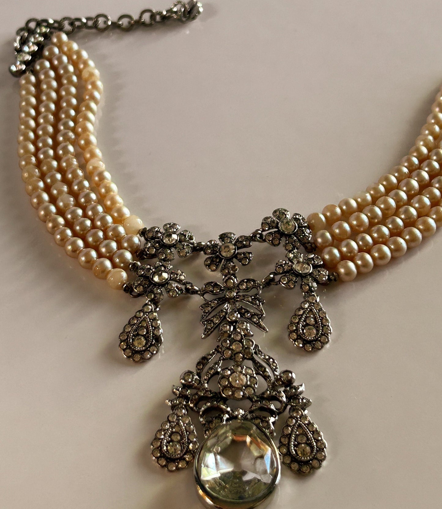 Vintage pearl chocker