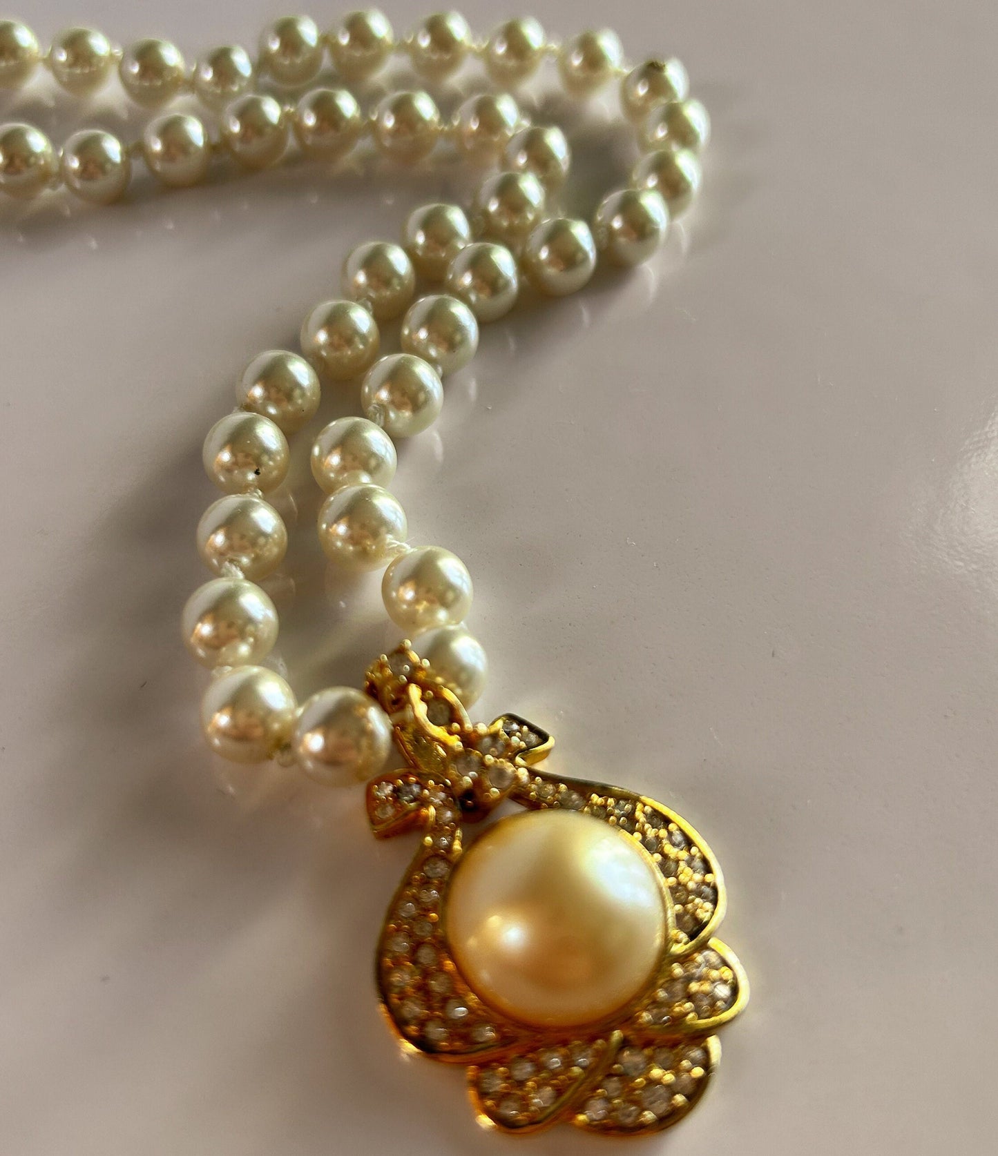 Vintage pearl and gold necklace