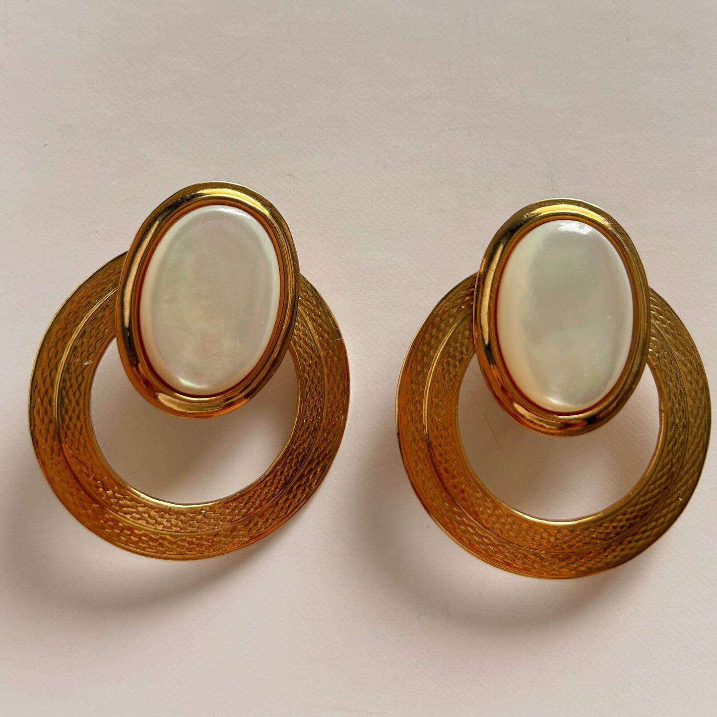 Vintage Alfred Sung clip on earrings white and gold