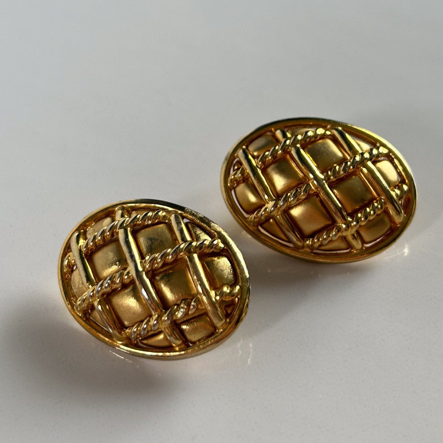 Vintage gold unsigned clip on earrings