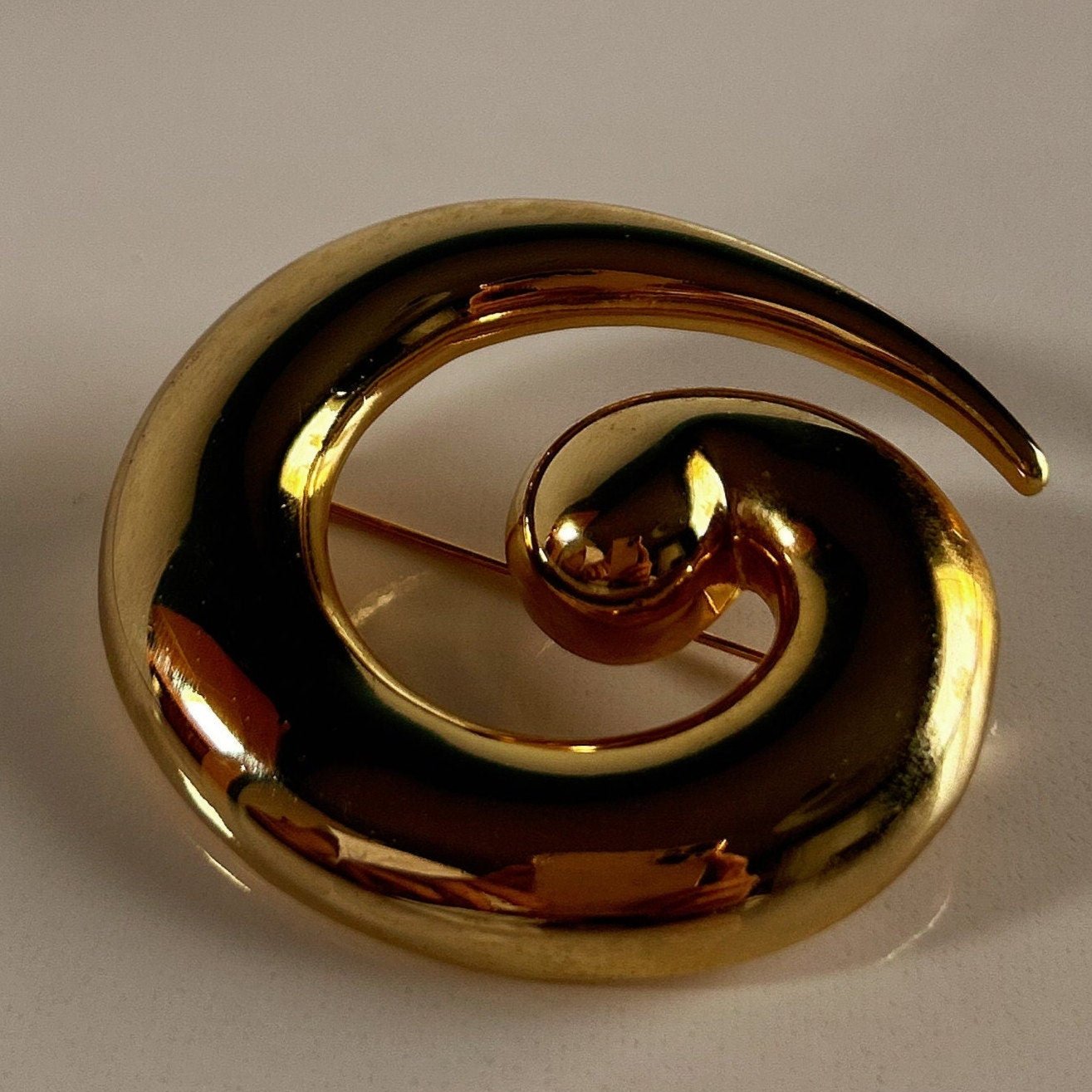 Vintage swirl brooch unsigned Monet