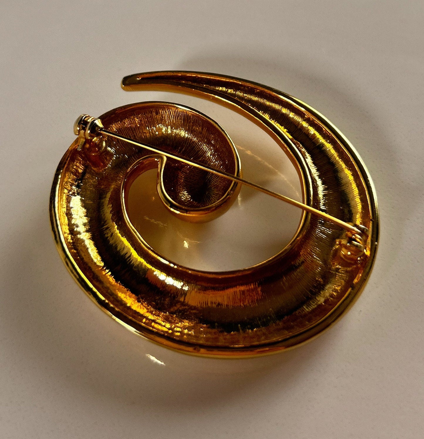 Vintage swirl brooch unsigned Monet