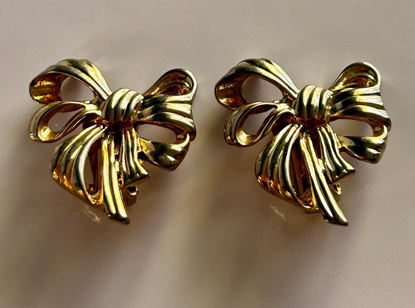 Vintage gold tone bow shaped clip on earrings