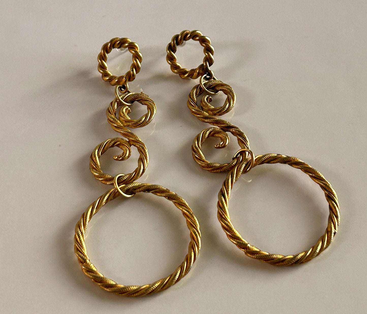 Vintage dangling gold earrings