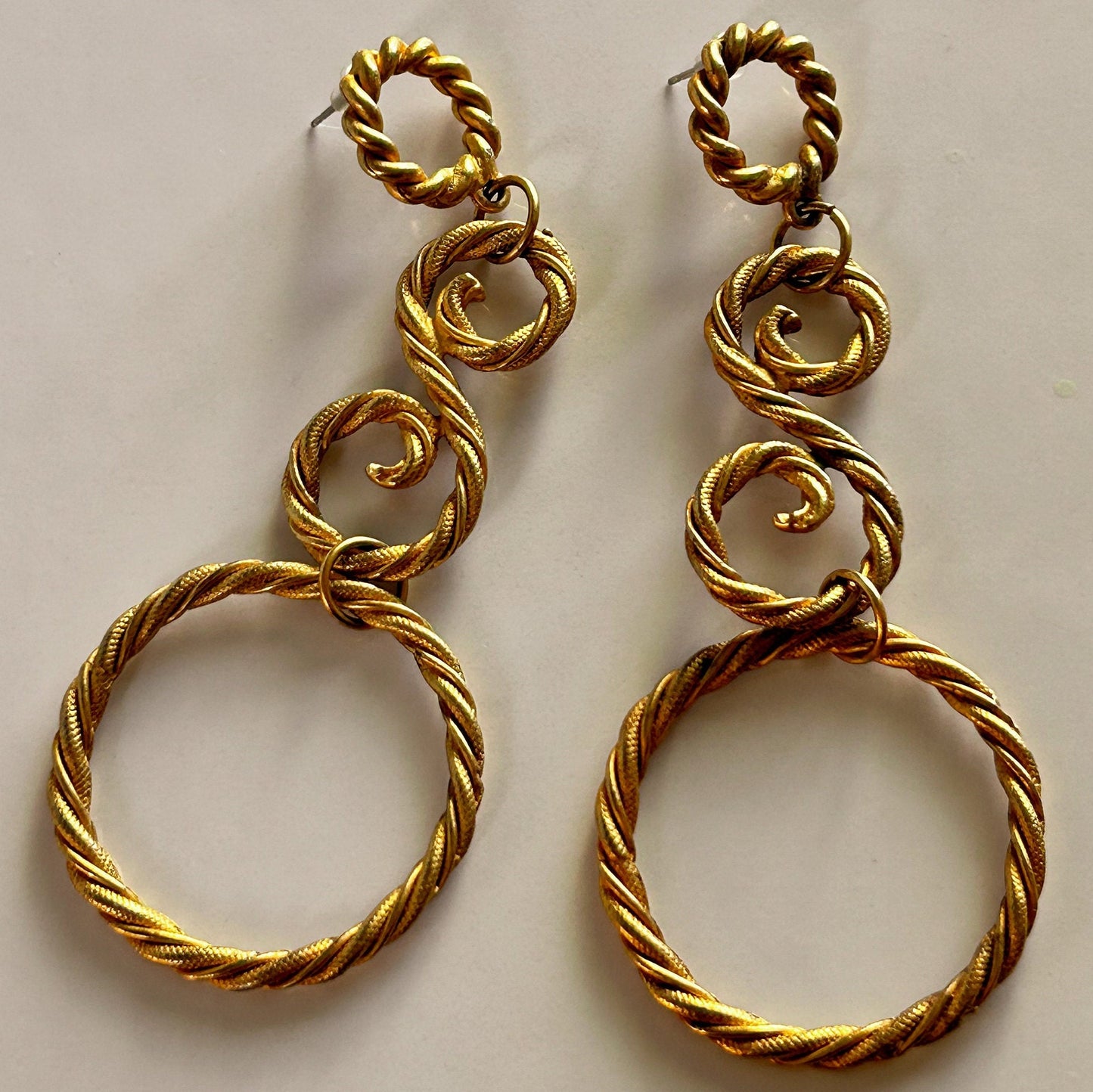Vintage dangling gold earrings