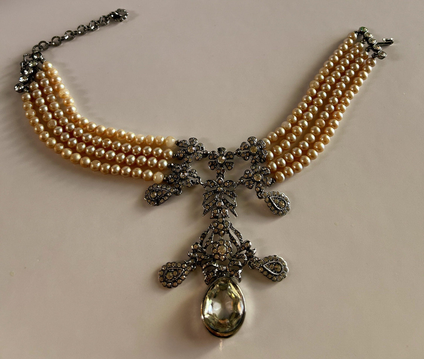 Vintage pearl chocker