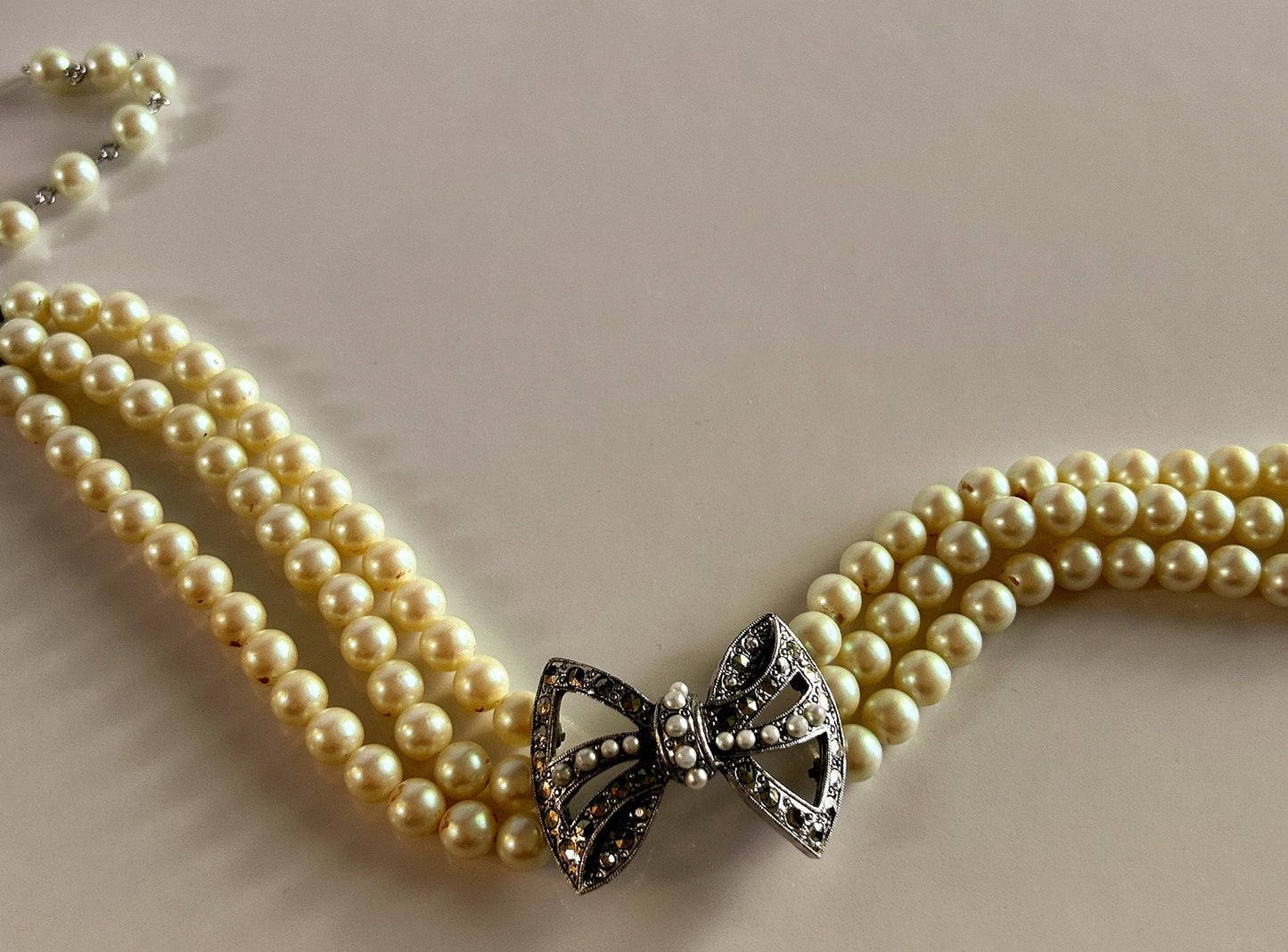 Vintage pearl and bow choker