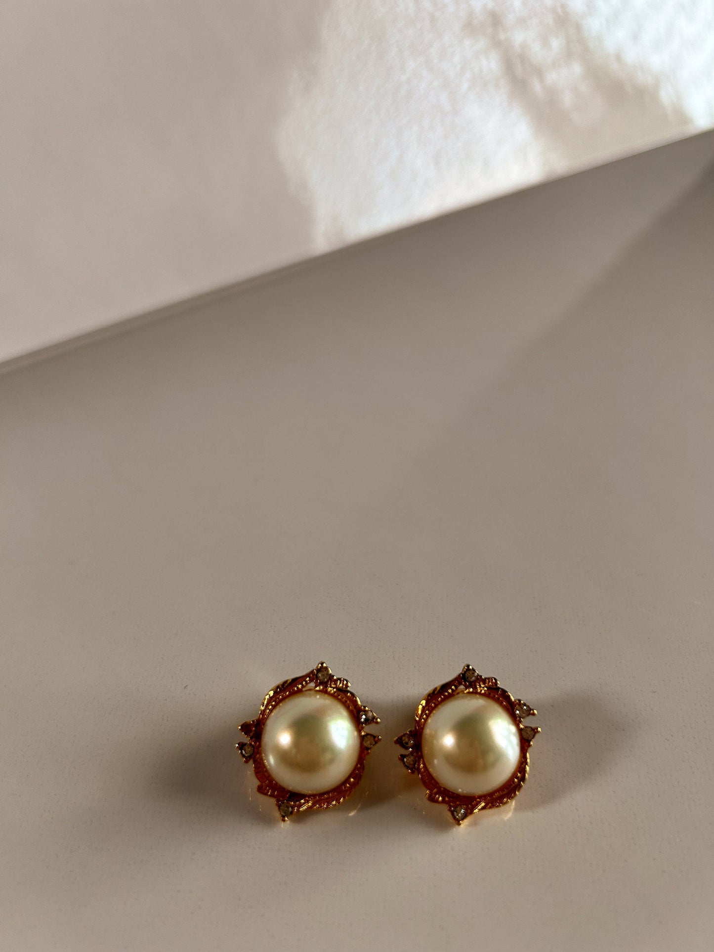 Vintage Alfred Sung pearl and gold clip on earrings
