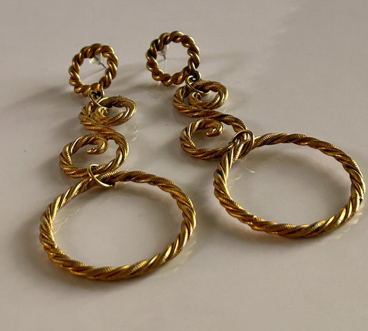 Vintage dangling gold earrings