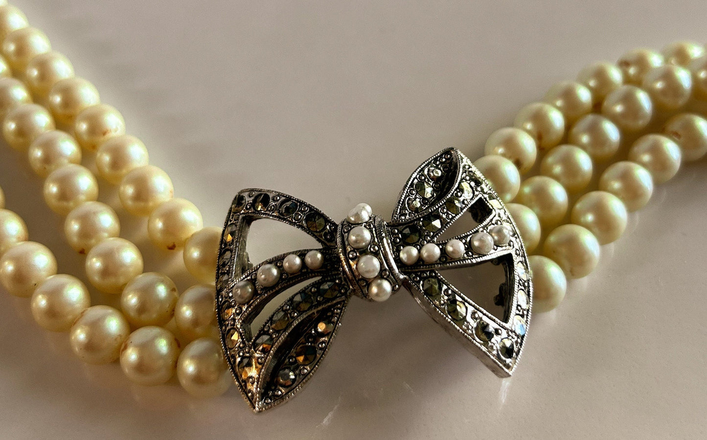 Vintage pearl and bow choker