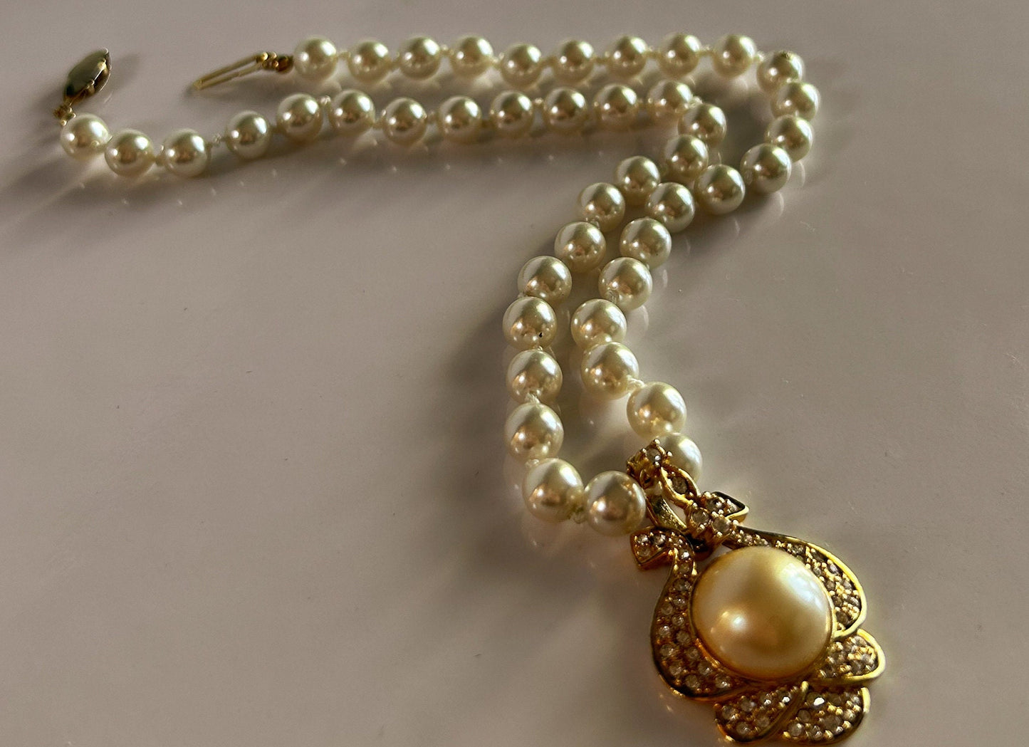 Vintage pearl and gold necklace