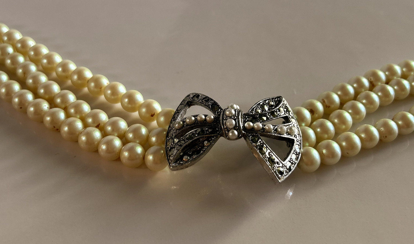 Vintage pearl and bow choker